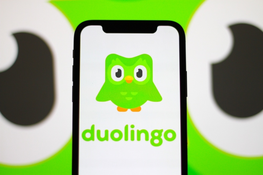 淨利潤暴漲1150%，股價卻崩跌24%：關於語言學習巨頭Duolingo，你可能不知道的4個驚人真相