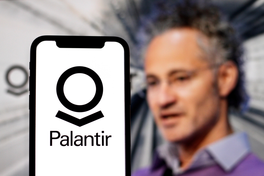 Palantir根本不是在賣軟體？反覆鑽研4遍，我終於看懂了它的「上帝視角」